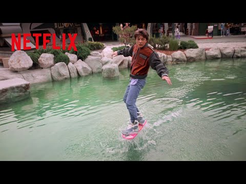 未来（2015年）の乗り物 - ホバーボードを乗りこなすマーティ | バック・トゥ・ザ・フューチャー PART2 | Netflix Japan